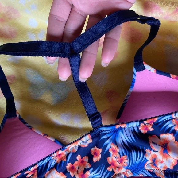 Pink by Victorias Secret Bra - Size 36D - Picture 3 of 6